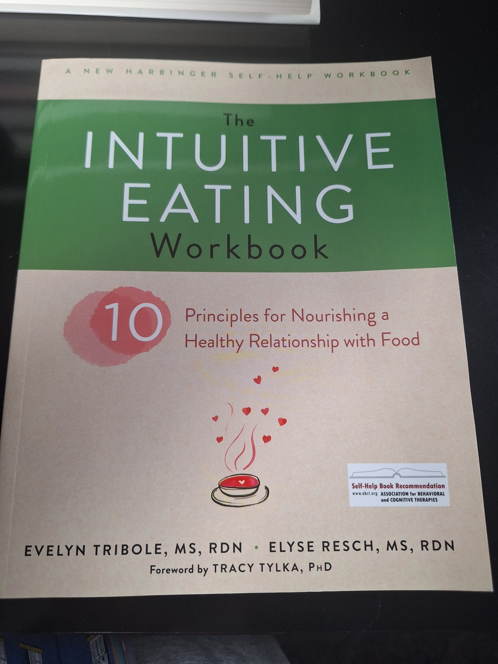 The Intuitive Eating Workbook - Green/Cream Edition